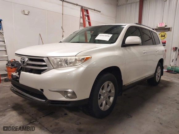 2011 Toyota Highlander with VIN 5TDBK3EHXBS069183, listed as a IAAI auction lot 41543896 with 221,490 mi miles. Bid and sale history available at carsss.com. Image 19.