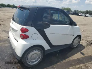 2015 Smart fortwo Passion with VIN WMEEJ3BA6FK819930, listed as a Copart auction lot 64722495 with 106,124 mi miles and Clean title. Bid and sale history available at DreamBid. Image 3.