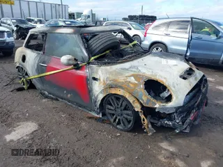 2020 MINI Hardtop Cooper S z VIN WMWXR5C02L2M78892, wystawiony jako IAAI lot #41444285 z przebiegiem Nie podano mil oraz . Historia ofert i sprzedaży dostępna na DreamBid. Obrazek 1.