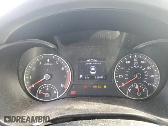 2020 Kia Optima LX z VIN 5XXGT4L30LG389034, wystawiony jako Copart lot #49735975 z przebiegiem 219 985 mil mil oraz Szkoda całkowita • Salvage title. Historia ofert i sprzedaży dostępna na DreamBid. Obrazek 9.