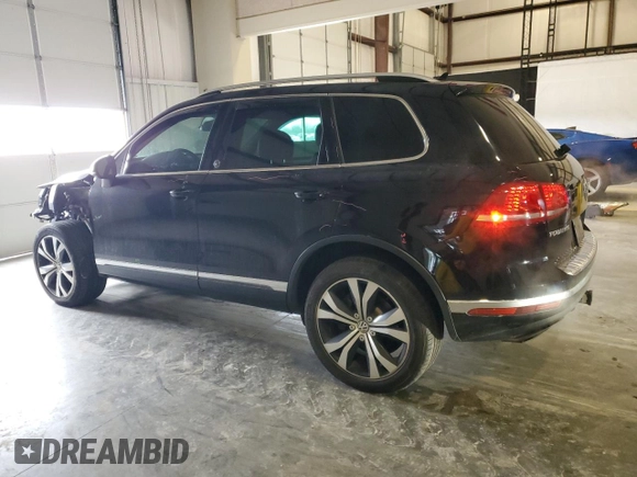 2017 Volkswagen Touareg Wolfsburg Edition с VIN WVGRF7BP5HD003159, выставлен на аукционе Copart как лот 45211865 с пробегом 120 393 миль миль и Списание • Salvage title. История ставок и продаж доступна на DreamBid. Изображение 2.