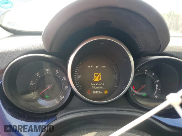 2018 FIAT 500X Lounge with VIN ZFBCFXDBXJP716061, listed as a Copart auction lot 44302775 with 68,128 mi miles and Salvage title. Bid and sale history available at DreamBid. Image 9.