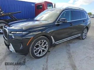 2024 BMW X7 xDrive40i z VIN 5UX23EM09R9V90469, wystawiony jako Copart lot #56997145 z przebiegiem 29 827 mil mil oraz Tytuł czysty. Historia ofert i sprzedaży dostępna na DreamBid. Obrazek 1.