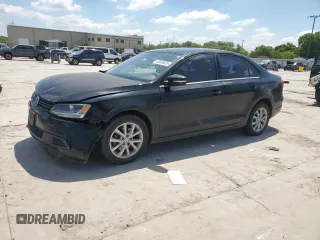 2013 Volkswagen Jetta SE z VIN 3VWDX7AJ3DM244240, wystawiony jako Copart lot #56669035 z przebiegiem 200 108 mil mil oraz Szkoda całkowita • Salvage title. Historia ofert i sprzedaży dostępna na DreamBid. Obrazek 1.