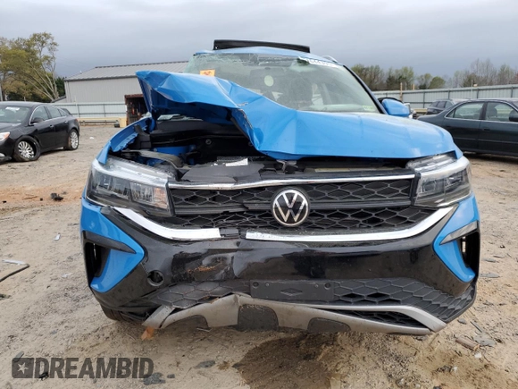 2022 Volkswagen Taos SE z VIN 3VVLX7B27NM062985, wystawiony jako Copart lot #51644395 z przebiegiem 41 883 mil mil oraz Szkody całkowita. Historia ofert i sprzedaży dostępna na DreamBid. Obrazek 5.