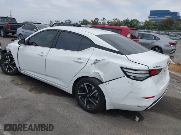 2024 Nissan Sentra SV z VIN 3N1AB8CV6RY326752, wystawiony jako IAAI lot #42368521 z przebiegiem 17 348 mil mil oraz . Historia ofert i sprzedaży dostępna na DreamBid. Obrazek 3.