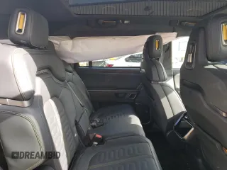 2024 Rivian R1S Adventure z VIN 7PDSGABAXRN035766, wystawiony jako Copart lot #77481034 z przebiegiem 6 590 mil mil oraz Szkoda całkowita • Salvage title. Historia ofert i sprzedaży dostępna na DreamBid. Obrazek 12.