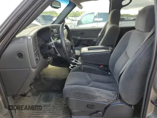 2003 Chevrolet Silverado 1500HD LS z VIN 1GCGK13U63F131030, wystawiony jako Copart lot #51332975 z przebiegiem 219 366 mil mil oraz Szkoda całkowita • Salvage title. Historia ofert i sprzedaży dostępna na DreamBid. Obrazek 7.