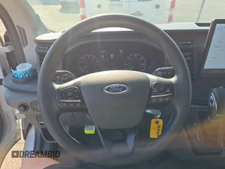 2023 Ford Transit Cargo с VIN 1FTBR2X82PKA60186, выставлен на аукционе IAAI как лот 42573161 с пробегом 47 202 миль миль и . История ставок и продаж доступна на DreamBid. Изображение 28.