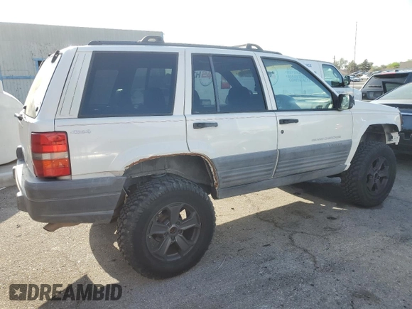 1998 Jeep Grand Cherokee Laredo with VIN 1J4GZ58S6WC319444, listed as a Copart auction lot 53147665 with 217,068 mi miles and Salvage Title. Bid and sale history available at carsss.com. Image 3.