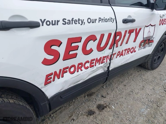 2016 Ford Utility Police Interceptor with VIN 1FM5K8AR5GGD16292, listed as a IAAI auction lot 41384416 with 125,016 mi miles. Bid and sale history available at carsss.com. Image 6.