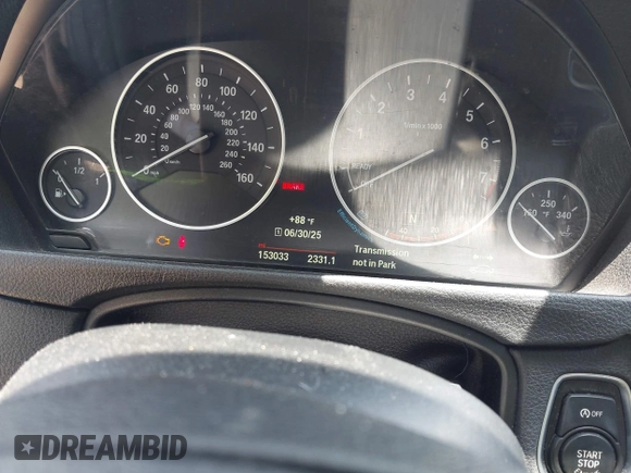 2015 BMW 3 Series 328i xDrive z VIN WBA3B5C52FP653910, wystawiony jako IAAI lot #42563622 z przebiegiem 153 033 mil mil oraz . Historia ofert i sprzedaży dostępna na DreamBid. Obrazek 7.