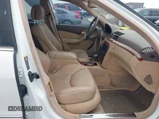 2005 Mercedes-Benz S 430 z VIN WDBNG70JX5A451696, wystawiony jako IAAI lot #42402391 z przebiegiem 174 030 mil mil oraz . Historia ofert i sprzedaży dostępna na DreamBid. Obrazek 5.