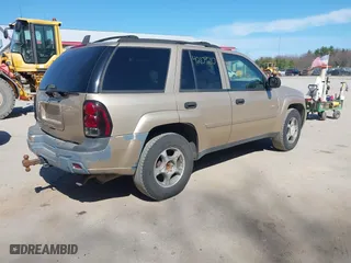 2007 Chevrolet TrailBlazer LS with VIN 1GNDT13S972247860, listed as a IAAI auction lot 42109210 with 259,362 mi miles. Bid and sale history available at carsss.com. Image 4.