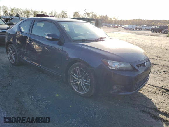 2013 Scion tC z VIN JTKJF5C78D3050747, wystawiony jako Copart lot #50610645 z przebiegiem 92 004 mil mil oraz Szkody całkowita. Historia ofert i sprzedaży dostępna na DreamBid. Obrazek 4.