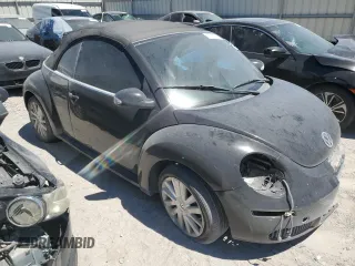 2008 Volkswagen Beetle SE with VIN 3VWRF31Y78M400218, listed as a Copart auction lot 61275115 with 133,167 mi miles and Salvage title. Bid and sale history available at DreamBid. Image 4.