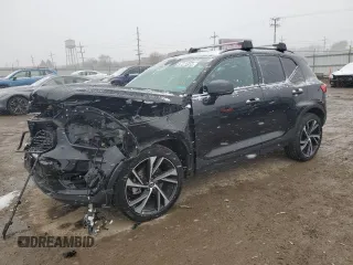 2021 Volvo XC40 R-Design with VIN YV4162UM6M2435950, listed as a Copart auction lot 81473814 with 50,061 mi miles and Salvage Title. Bid and sale history available at carsss.com. Image 1.