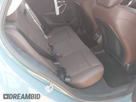 2025 BMW X2 xDrive28i z VIN WBX63GM01S5075478, wystawiony jako IAAI lot #41919737 z przebiegiem 219 mil mil oraz . Historia ofert i sprzedaży dostępna na DreamBid. Obrazek 8.