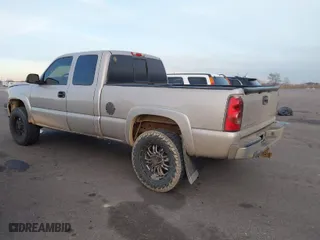 2005 Chevrolet Silverado 1500 Z71 with VIN 1GCEK19B95E213890, listed as a IAAI auction lot 41254102 with 263,361 mi miles. Bid and sale history available at carsss.com. Image 3.