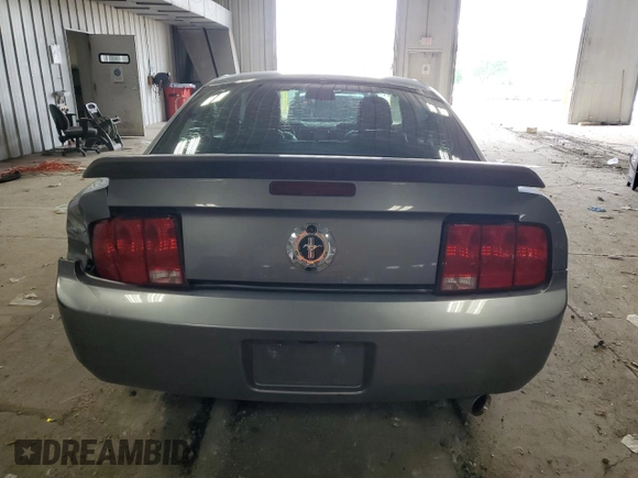 2006 Ford Mustang Standard z VIN 1ZVFT80N465152156, wystawiony jako Copart lot #59462385 z przebiegiem 114 174 mil mil oraz Czysty tytuł • Clean title. Historia ofert i sprzedaży dostępna na DreamBid. Obrazek 6.