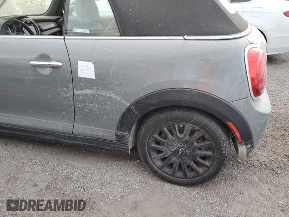 2020 MINI Convertible Cooper с VIN WMWWJ3C08L3L55115, выставлен на аукционе Copart как лот 74778224 с пробегом Не указан миль и На запчасти • Non repairable. История ставок и продаж доступна на DreamBid. Изображение 12.