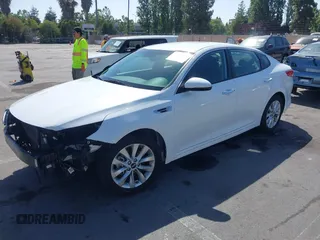 2018 Kia Optima LX z VIN 5XXGT4L35JG265371, wystawiony jako IAAI lot #42494354 z przebiegiem 86 411 mil mil oraz . Historia ofert i sprzedaży dostępna na DreamBid. Obrazek 2.