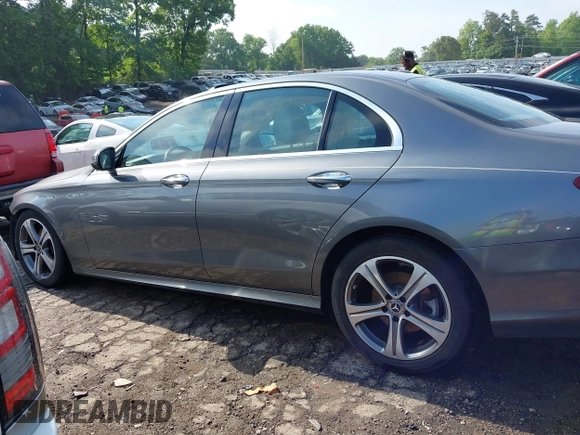 2018 Mercedes-Benz E 300 с VIN WDDZF4JB6JA301158, выставлен на аукционе IAAI как лот 42150013 с пробегом 80 872 миль миль и . История ставок и продаж доступна на DreamBid. Изображение 15.
