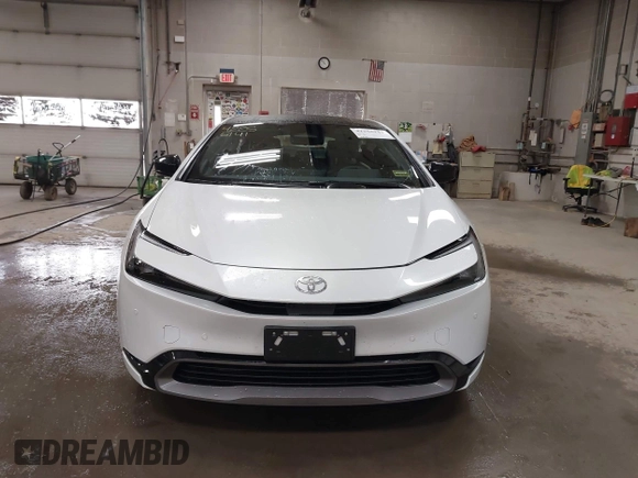 2024 Toyota Prius LE z VIN JTDADABU6R3024846, wystawiony jako IAAI lot #42256141 z przebiegiem 2 840 mil mil oraz . Historia ofert i sprzedaży dostępna na DreamBid. Obrazek 12.