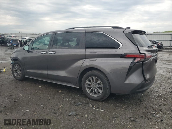 2021 Toyota Sienna XLE z VIN 5TDJRKEC7MS049563, wystawiony jako Copart lot #53114495 z przebiegiem 130 357 mil mil oraz Szkoda całkowita • Salvage title. Historia ofert i sprzedaży dostępna na DreamBid. Obrazek 2.