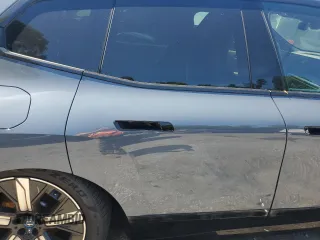 2022 BMW iX xDrive50 z VIN WB523CF00NCK44547, wystawiony jako Copart lot #55262775 z przebiegiem 22 664 mil mil oraz Szkoda całkowita • Salvage title. Historia ofert i sprzedaży dostępna na DreamBid. Obrazek 10.