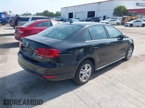 2013 Volkswagen Jetta Hybrid SE z VIN 3VW637AJXDM226189, wystawiony jako IAAI lot #42503588 z przebiegiem 158 367 mil mil oraz . Historia ofert i sprzedaży dostępna na DreamBid. Obrazek 4.