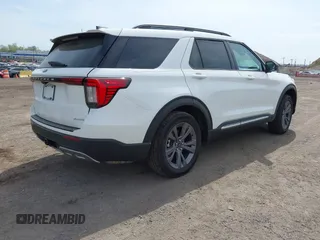 2025 Ford Explorer Active z VIN 1FMUK8DH3SGA67689, wystawiony jako IAAI lot #42134141 z przebiegiem 3 920 mil mil oraz . Historia ofert i sprzedaży dostępna na DreamBid. Obrazek 4.