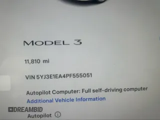 2023 Tesla Model 3 z VIN 5YJ3E1EA4PF555051, wystawiony jako IAAI lot #41500331 z przebiegiem 11 810 mil mil oraz . Historia ofert i sprzedaży dostępna na DreamBid. Obrazek 7.