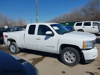 2009 Chevrolet Silverado 1500 LT with VIN 1GCEK29069Z290607, listed as a IAAI auction lot 41752949 with 252,172 mi miles. Bid and sale history available at carsss.com. Image 13.