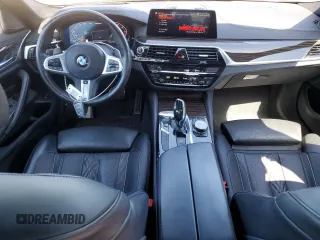 2020 BMW 5 Series M550i xDrive z VIN WBAJS7C02LCD42698, wystawiony jako Copart lot #48229785 z przebiegiem 51 896 mil mil oraz Szkoda całkowita • Salvage title. Historia ofert i sprzedaży dostępna na DreamBid. Obrazek 8.