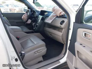 2010 Honda Pilot Touring with VIN 5FNYF4H85AB038734, listed as a IAAI auction lot 39101387 with 1 mi miles. Bid and sale history available at carsss.com. Image 5.