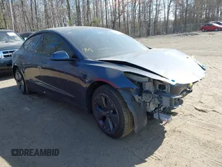 2021 Tesla Model 3 Long Range z VIN 5YJ3E1EB7MF050917, wystawiony jako IAAI lot #41895311 z przebiegiem 41 505 mil mil oraz . Historia ofert i sprzedaży dostępna na DreamBid. Obrazek 1.