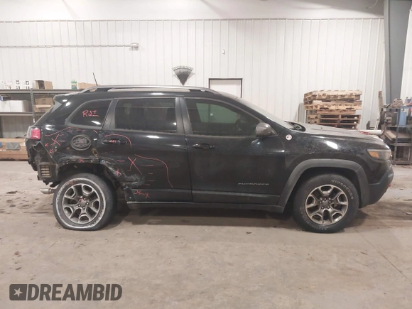 2020 Jeep Cherokee Trailhawk z VIN 1C4PJMBX4LD507364, wystawiony jako IAAI lot #41202333 z przebiegiem 90 000 mil mil oraz . Historia ofert i sprzedaży dostępna na DreamBid. Obrazek 13.