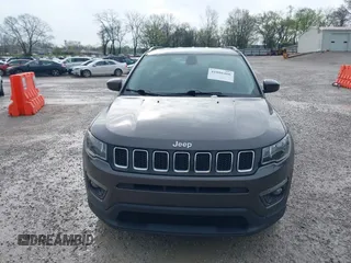 2018 Jeep Compass Latitude with VIN 3C4NJCBB3JT377011, listed as a IAAI auction lot 41886466 with 94,361 mi miles. Bid and sale history available at carsss.com. Image 12.