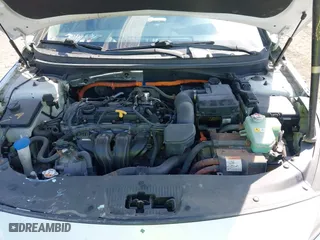 2017 Hyundai Sonata Hybrid SE with VIN KMHE24L1XHA058355, listed as a IAAI auction lot 42114412 with 245,282 mi miles. Bid and sale history available at carsss.com. Image 10.