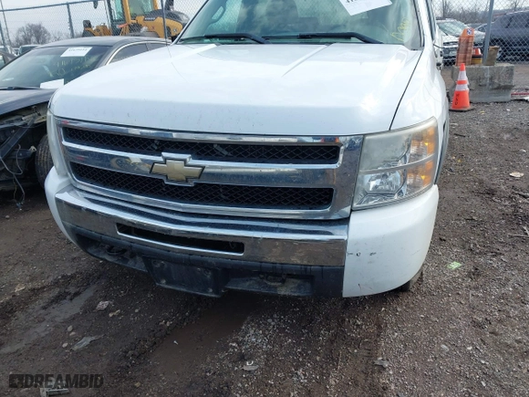 2011 Chevrolet Silverado 1500 LS with VIN 3GCPKREA1BG124050, listed as a IAAI auction lot 41656687 with 200,319 mi miles. Bid and sale history available at carsss.com. Image 13.