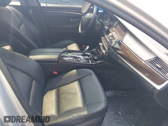 2013 BMW 5 Series 528i xDrive z VIN WBAXH5C51DDW16832, wystawiony jako IAAI lot #42428437 z przebiegiem 209 305 mil mil oraz . Historia ofert i sprzedaży dostępna na DreamBid. Obrazek 5.