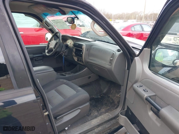 2004 Ford Explorer Sport Trac XLS with VIN 1FMZU77K64UB43072, listed as a IAAI auction lot 41555127 with 175,269 mi miles. Bid and sale history available at carsss.com. Image 5.