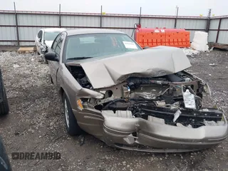 2003 Ford Crown Victoria LX z VIN 2FAFP74W23X223178, wystawiony jako IAAI lot #41527245 z przebiegiem 62 620 mil mil oraz . Historia ofert i sprzedaży dostępna na DreamBid. Obrazek 1.