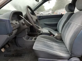 1992 Ford Escort z VIN 1FAPP11J5NW167729, wystawiony jako Copart lot #57692925 z przebiegiem 73 341 mil mil oraz Tytuł czysty. Historia ofert i sprzedaży dostępna na DreamBid. Obrazek 7.