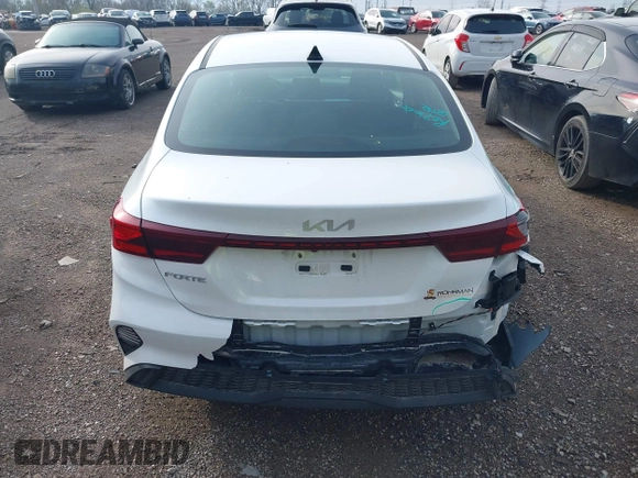 2024 Kia Forte LXS z VIN 3KPF24AD6RE837739, wystawiony jako IAAI lot #41963725 z przebiegiem 14 176 mil mil oraz . Historia ofert i sprzedaży dostępna na DreamBid. Obrazek 18.