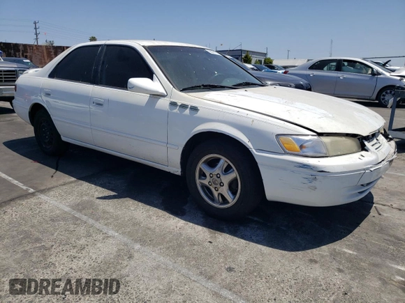 1997 Toyota Camry LE z VIN 4T1BG22K1VU780603, wystawiony jako Copart lot #56991075 z przebiegiem 136 511 mil mil oraz Czysty tytuł • Clean title. Historia ofert i sprzedaży dostępna na DreamBid. Obrazek 4.