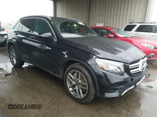 2019 Mercedes-Benz GLC with VIN WDC0G4KB2KV142335, listed as a Copart auction lot 70505462 with 30,240 mi miles. Bid and sale history available at carsss.com. Image 4.