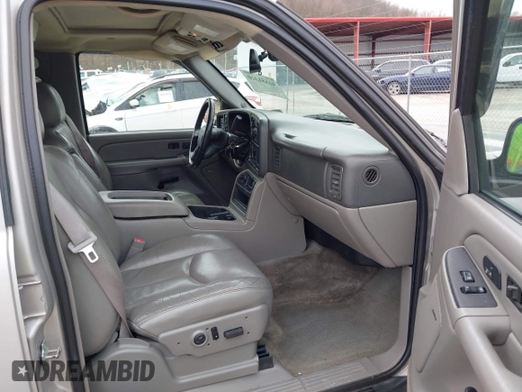 2004 Chevrolet Tahoe LS with VIN 1GNEK13Z74J181914, listed as a IAAI auction lot 41881310 with 213,223 mi miles. Bid and sale history available at carsss.com. Image 5.