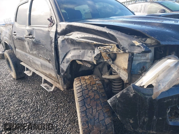 2020 Toyota Tacoma SR5 z VIN 5TFCZ5AN9LX216032, wystawiony jako IAAI lot #41448197 z przebiegiem 128 581 mil mil oraz . Historia ofert i sprzedaży dostępna na DreamBid. Obrazek 6.